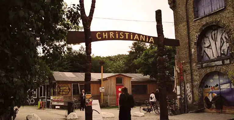 Christiania_Foto-Wikimedia_Commons-Af_Bruno_Jargot_[CC_BY-SA_1.0]